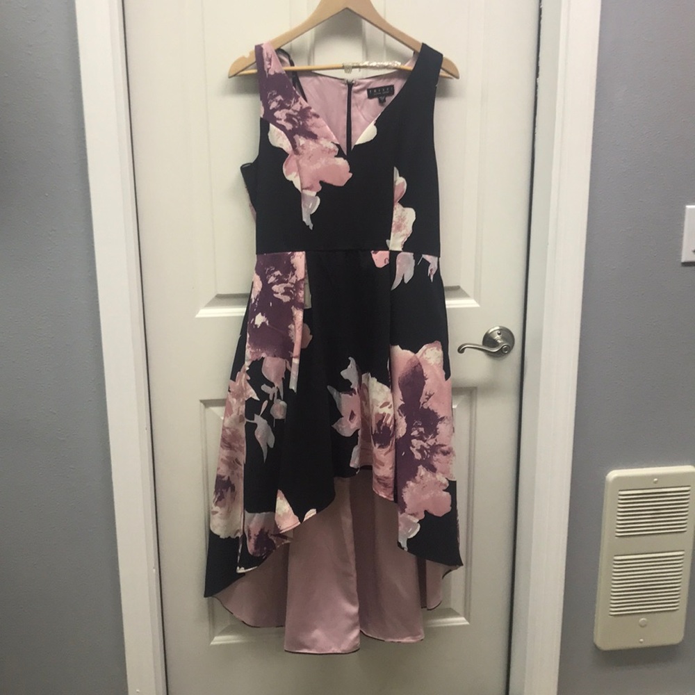 Gorgeous Dress! Only worn once! 💕 SOLD
